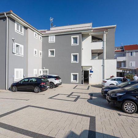 Apartments Crnekovic Tomislava 8A Baska  Bagian luar foto