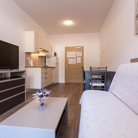Apartments Crnekovic Tomislava 8A Baska  Bagian luar foto