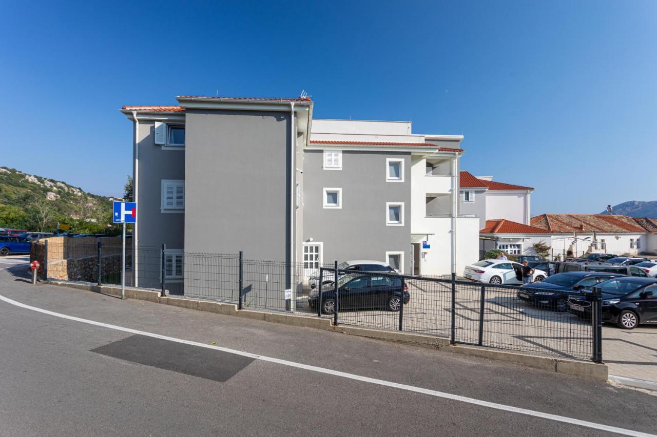 Apartments Crnekovic Tomislava 8A Baska  Bagian luar foto