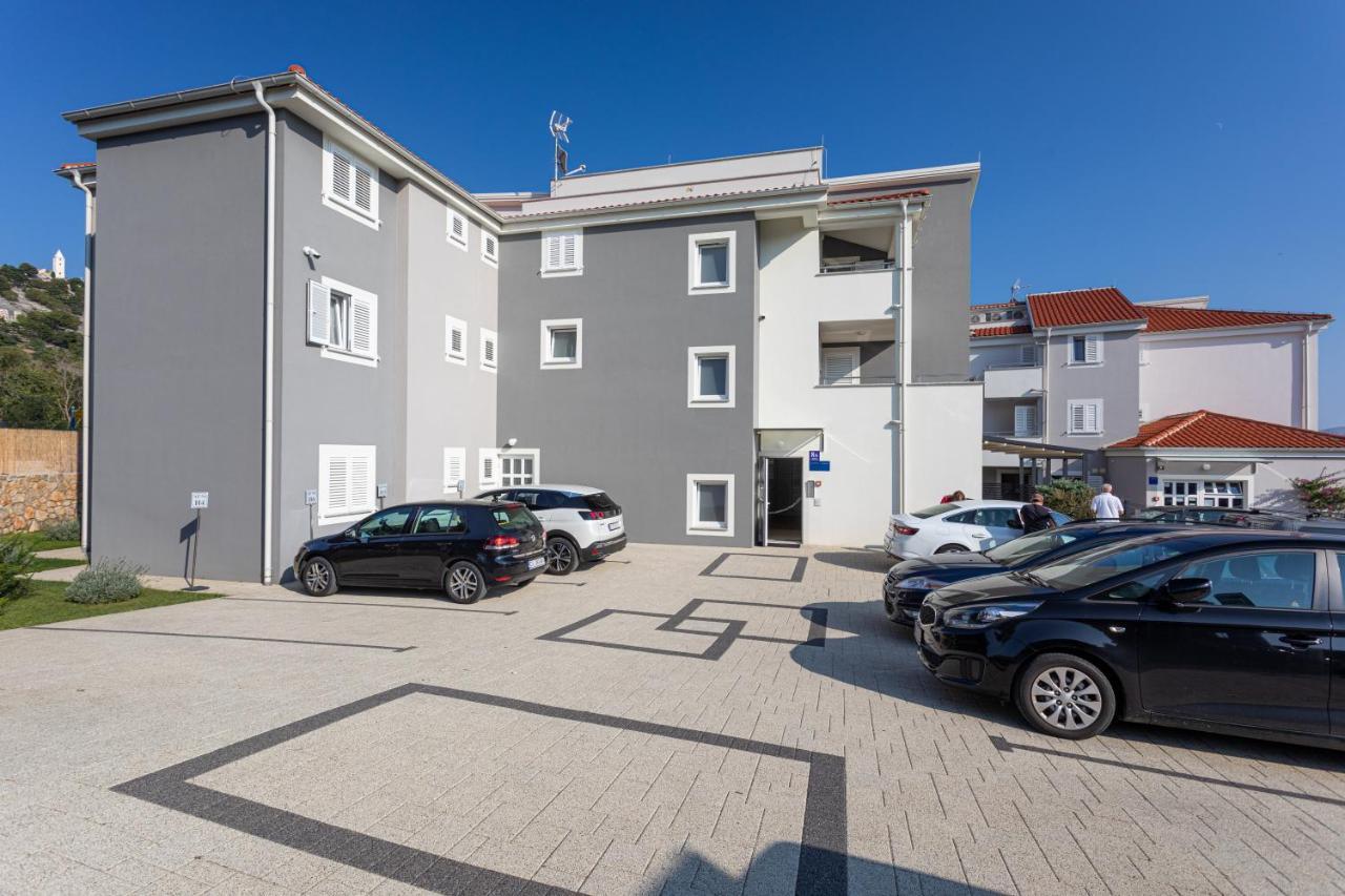 Apartments Crnekovic Tomislava 8A Baska  Bagian luar foto