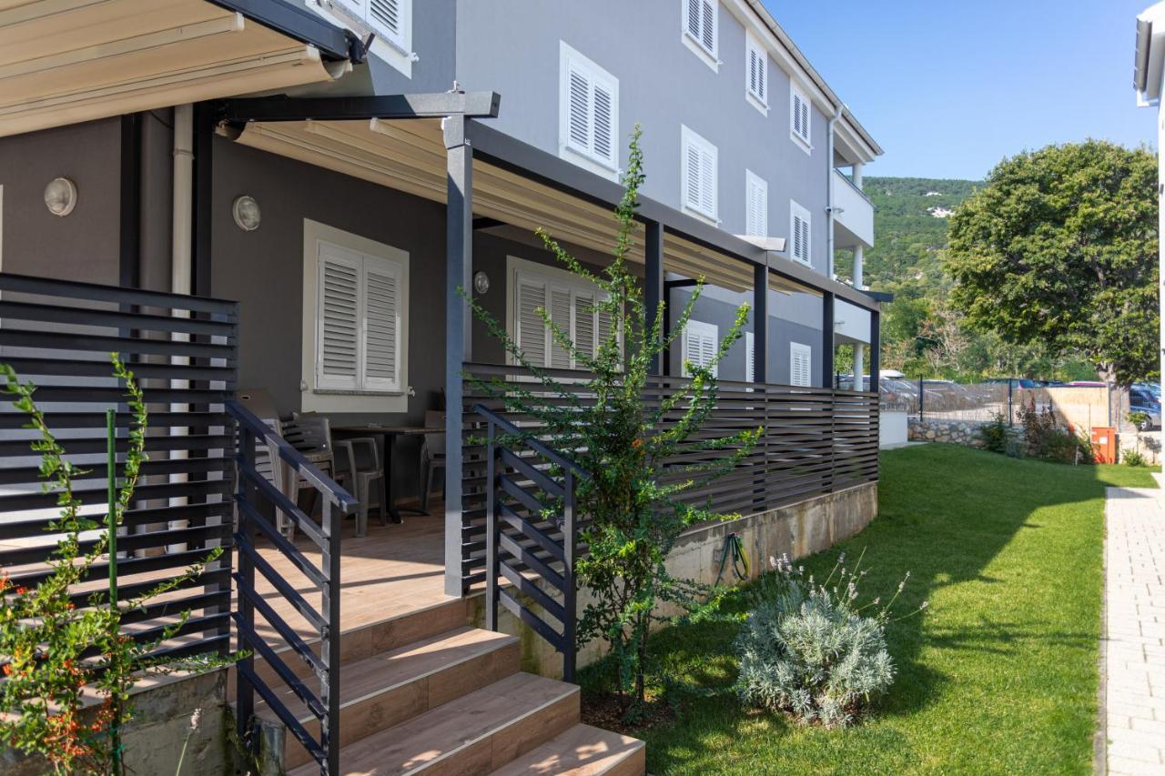 Apartments Crnekovic Tomislava 8A Baska  Bagian luar foto