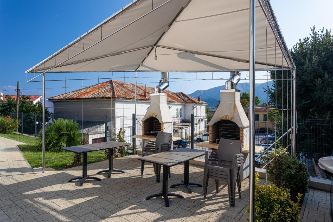 Apartments Crnekovic Tomislava 8A Baska  Bagian luar foto