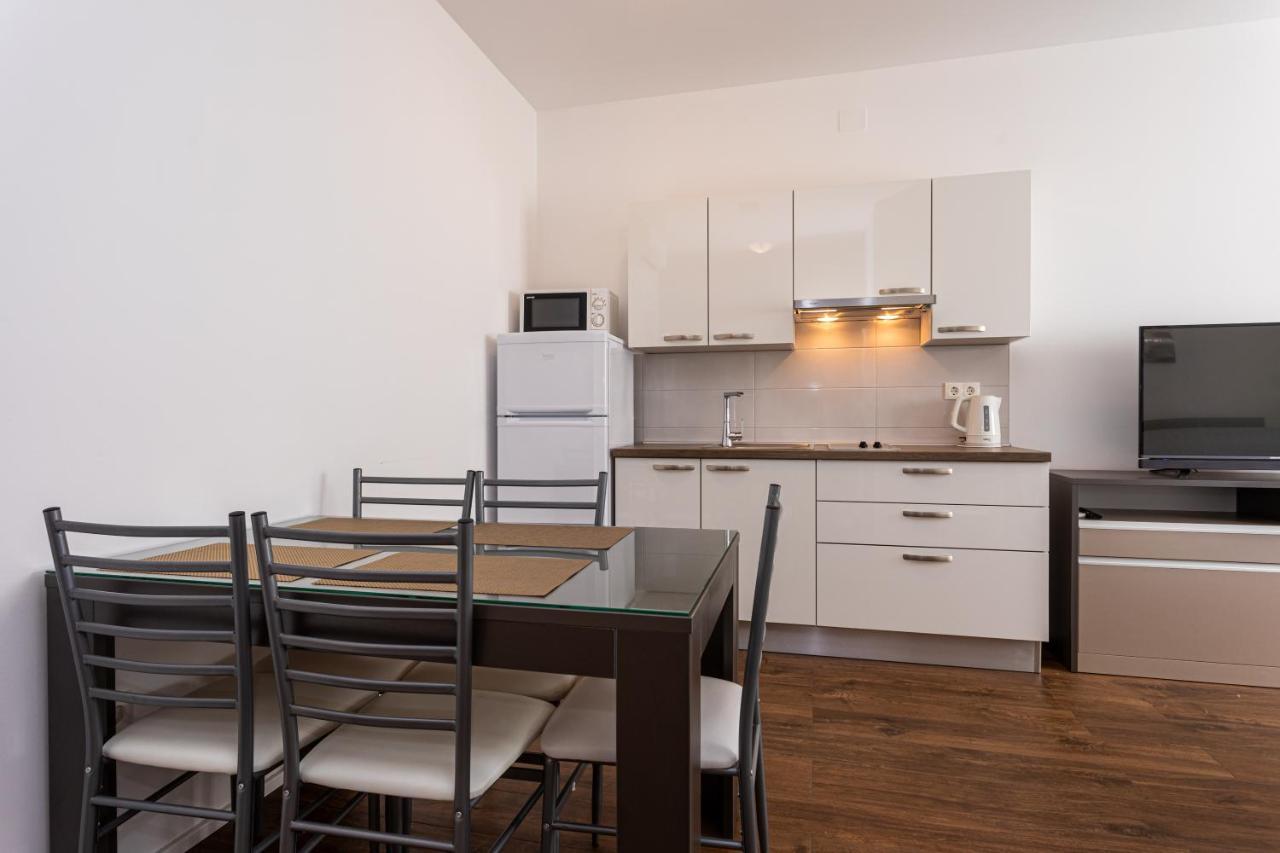 Apartments Crnekovic Tomislava 8A Baska  Bagian luar foto