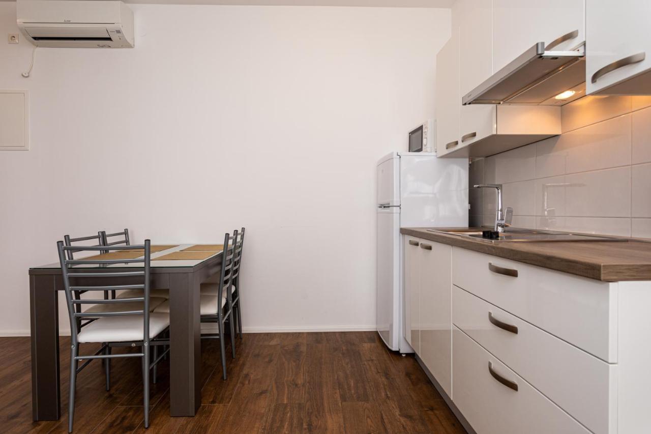 Apartments Crnekovic Tomislava 8A Baska  Bagian luar foto