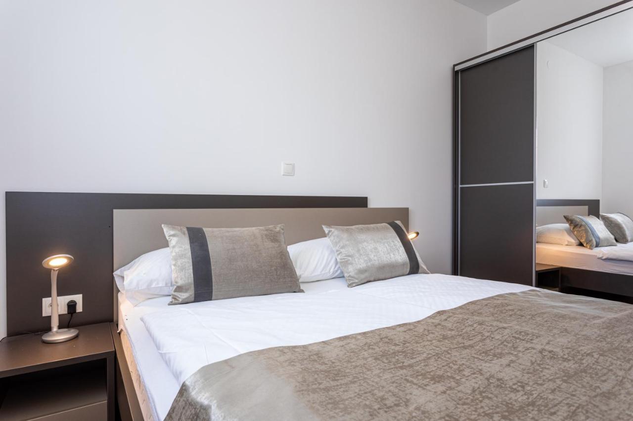 Apartments Crnekovic Tomislava 8A Baska  Bagian luar foto