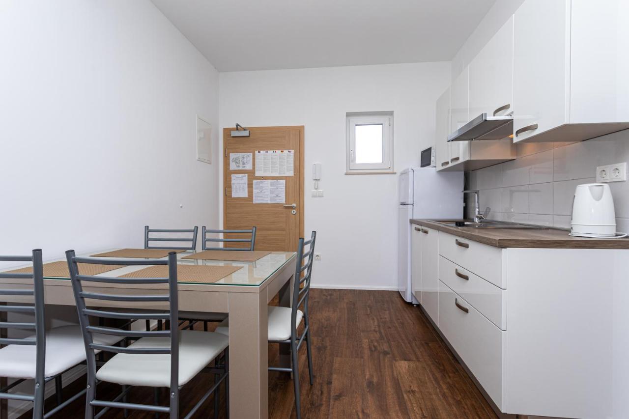 Apartments Crnekovic Tomislava 8A Baska  Bagian luar foto