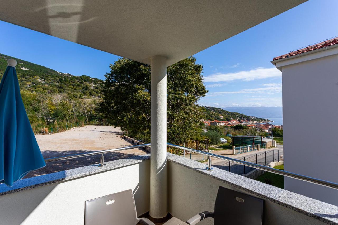 Apartments Crnekovic Tomislava 8A Baska  Bagian luar foto