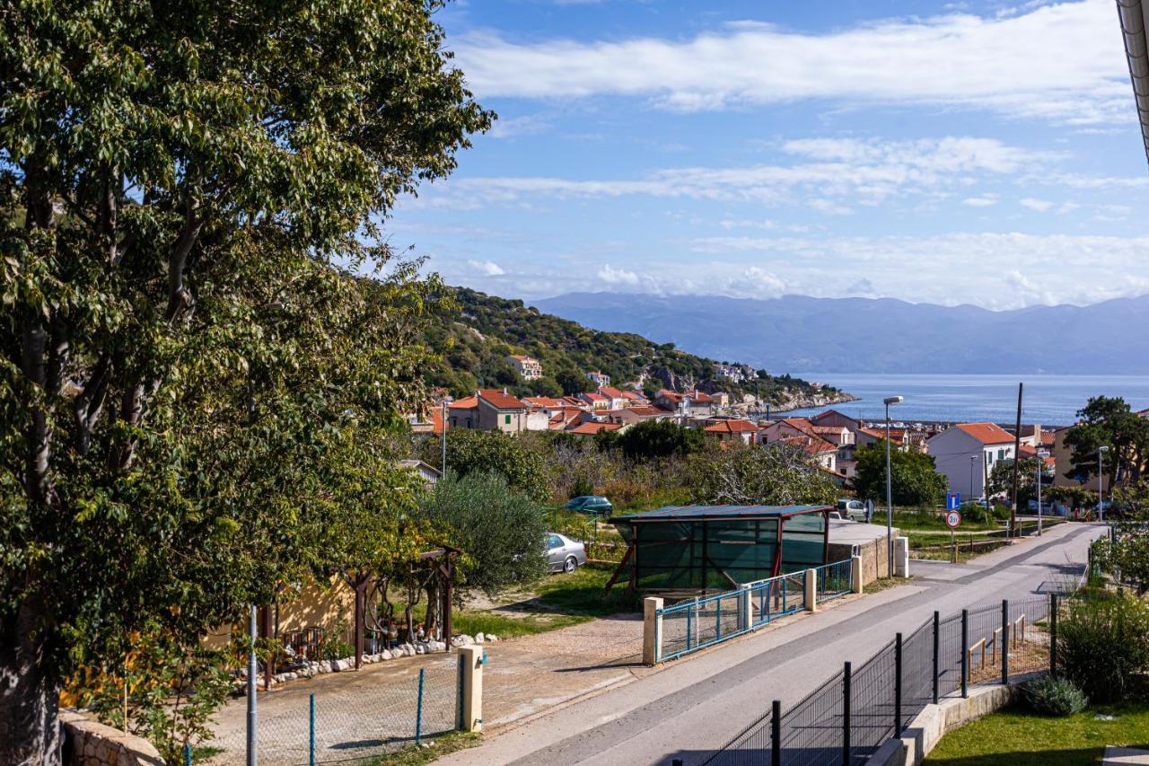Apartments Crnekovic Tomislava 8A Baska  Bagian luar foto