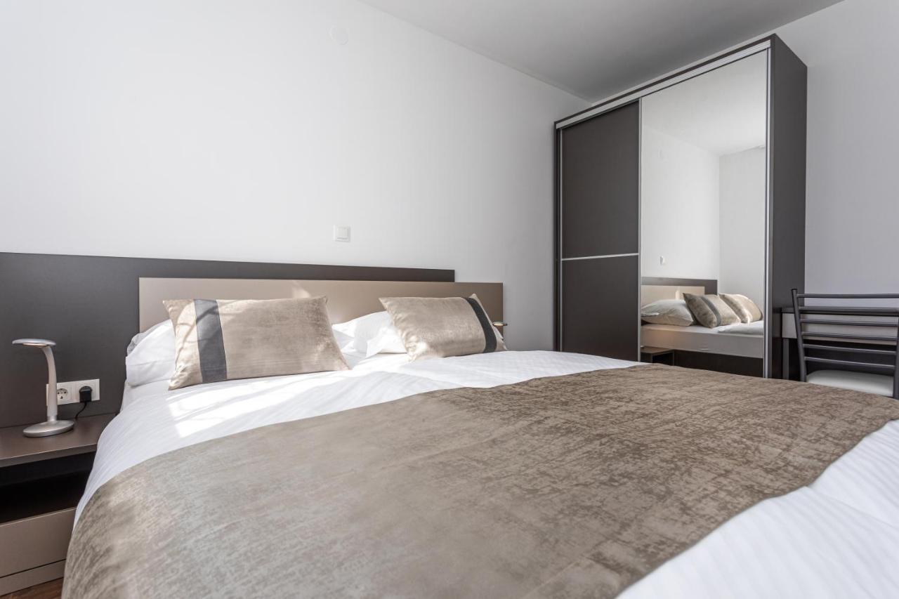 Apartments Crnekovic Tomislava 8A Baska  Bagian luar foto