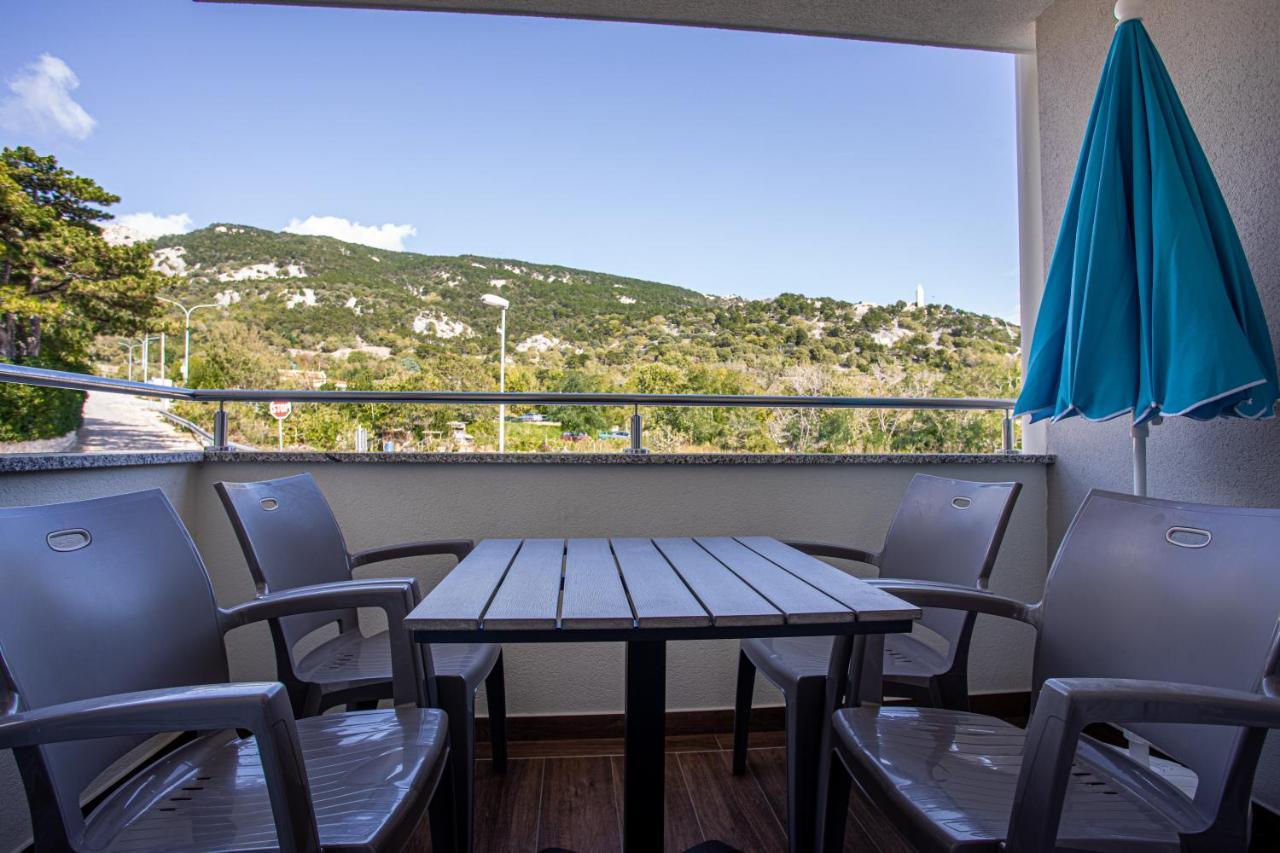 Apartments Crnekovic Tomislava 8A Baska  Bagian luar foto