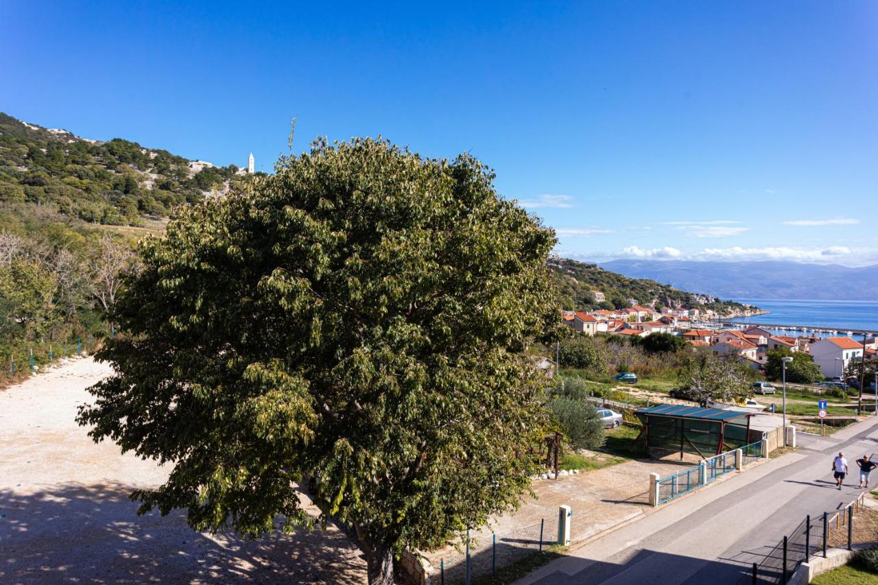 Apartments Crnekovic Tomislava 8A Baska  Bagian luar foto