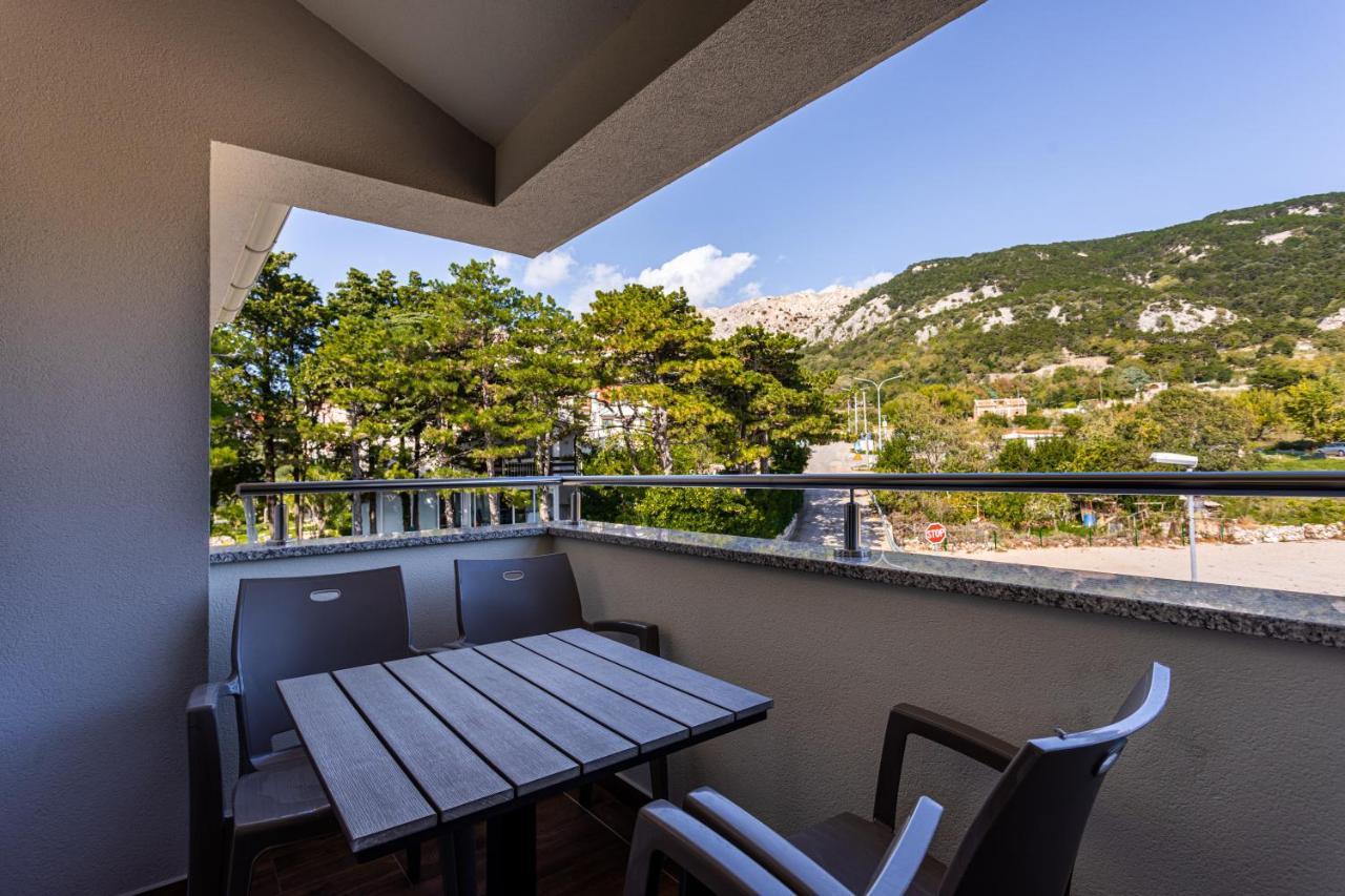 Apartments Crnekovic Tomislava 8A Baska  Bagian luar foto