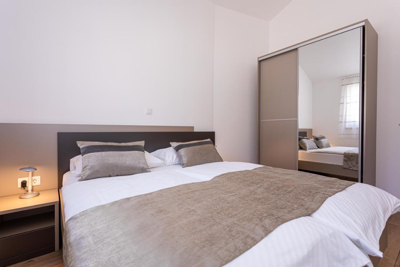 Apartments Crnekovic Tomislava 8A Baska  Bagian luar foto