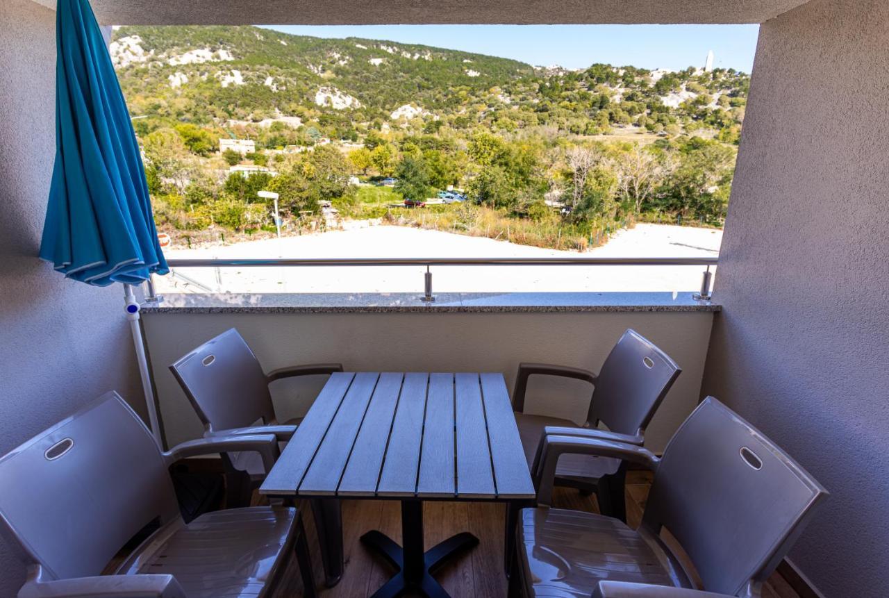 Apartments Crnekovic Tomislava 8A Baska  Bagian luar foto