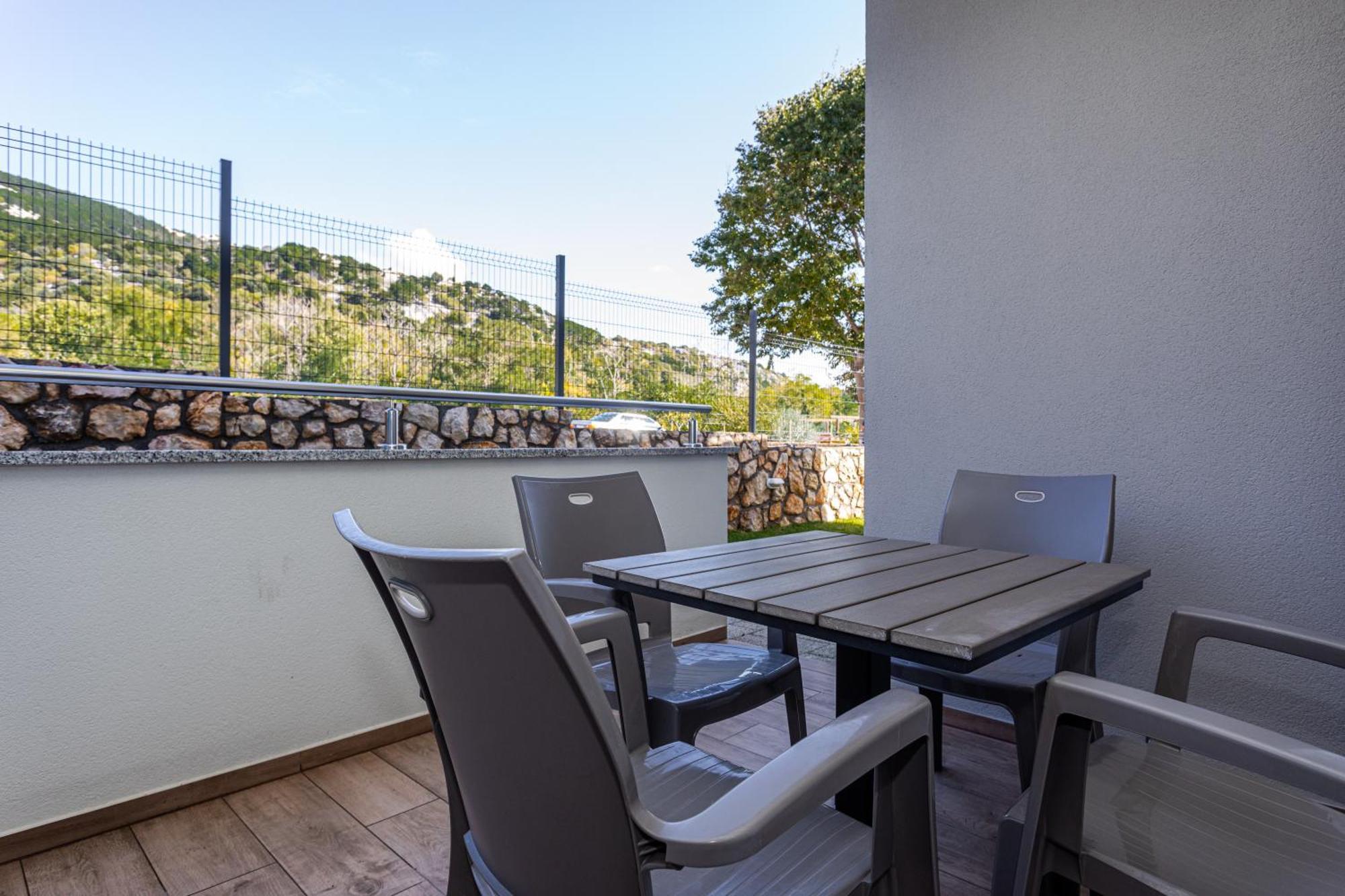 Apartments Crnekovic Tomislava 8A Baska  Bagian luar foto