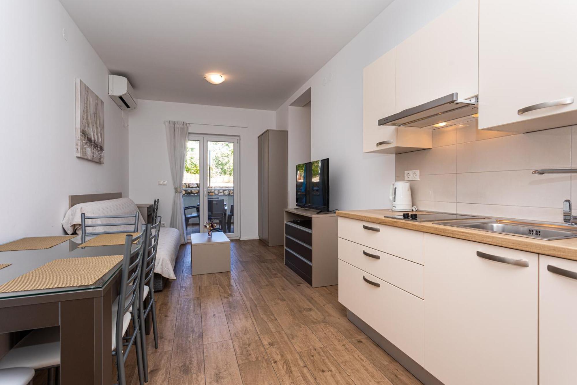 Apartments Crnekovic Tomislava 8A Baska  Bagian luar foto