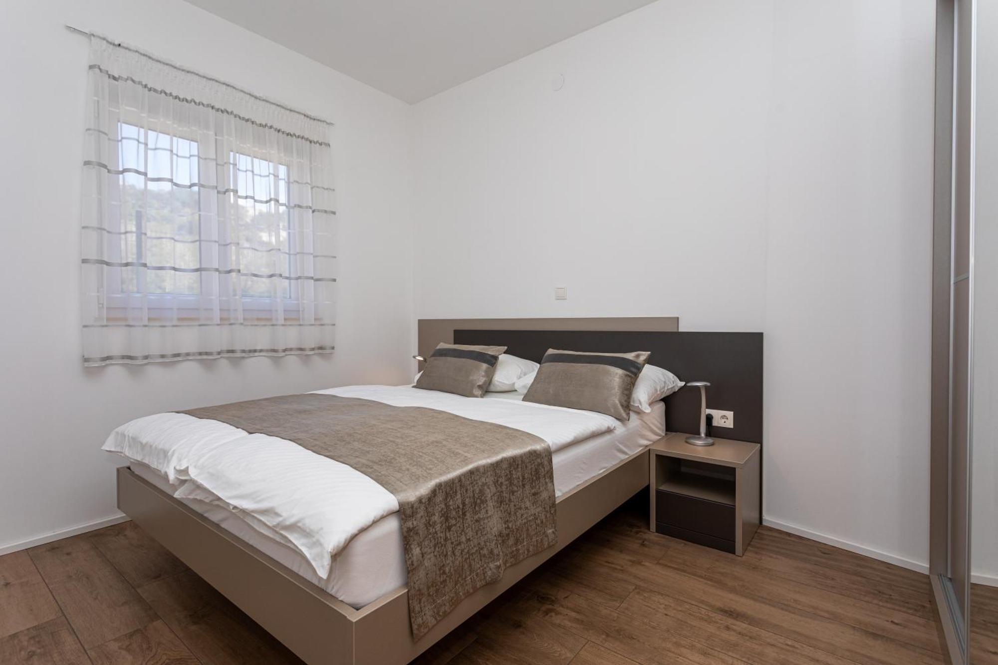 Apartments Crnekovic Tomislava 8A Baska  Bagian luar foto
