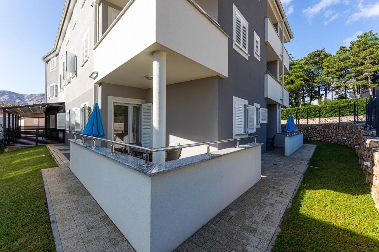 Apartments Crnekovic Tomislava 8A Baska  Bagian luar foto